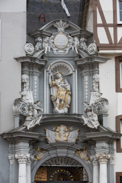 St. Gangolf – Barockes Eingangsportal von 1732