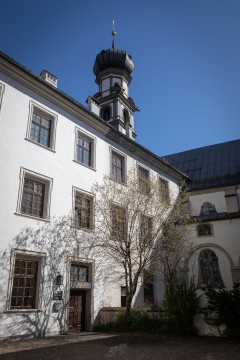 Hof des Bezirksgerichts, Jesuitenkirche