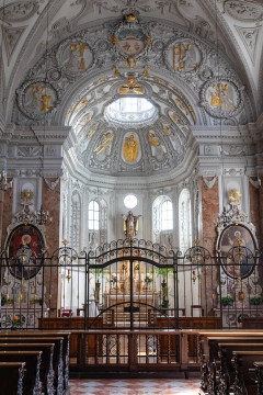 Herz-Jesu-Basilika, Innenraum