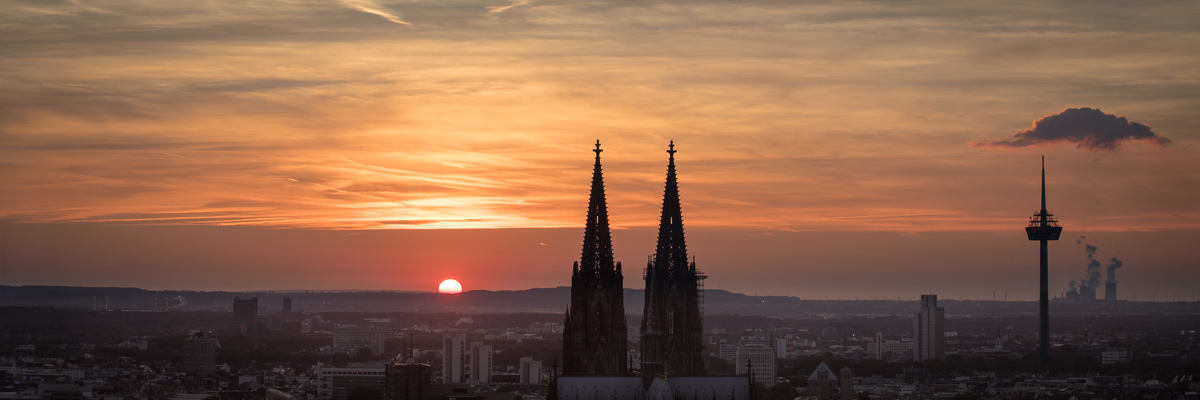 Sonnenuntergang hinter dem Kölner Dom